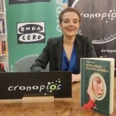 A escritora Rexina Vega ea librería Cronopios de Pontevedra