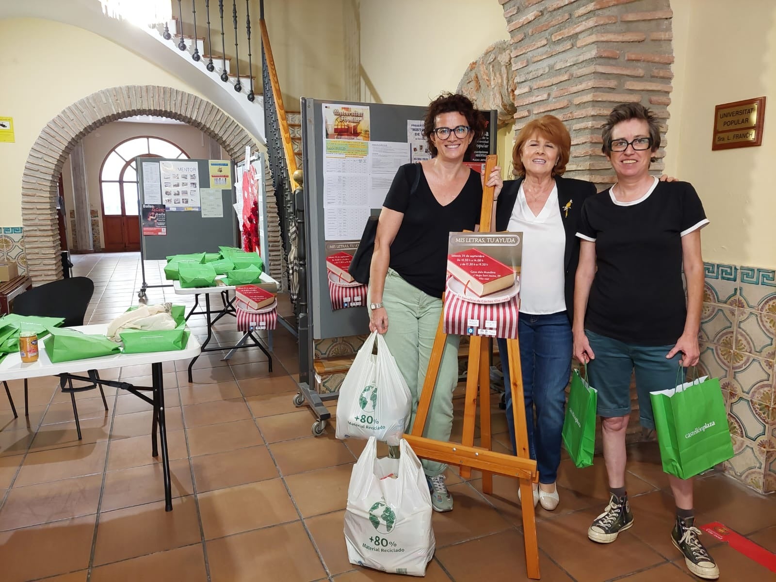 Lola P. Nieva, sobre 'Mis letras, tu ayuda': "Es una mezcla de dos alimentos, uno para el alma y otro para el cuerpo" Lola P. Nieva, sobre 'Mis letras, tu ayuda': "Es una mezcla de dos alimentos, uno para el alma y otro para el cuerpo"