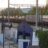 Tren de mercaderies al seu pas pel Serrallo