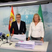 José Eduardo Díaz y Ángeles Muñoz con alegaciones al PGOM