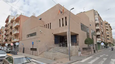 La Generalitat Valenciana cederá los antiguos juzgados de la Calle Constitución al Ayuntamiento de Villajoyosa La Generalitat Valenciana cederá los antiguos juzgados de la Calle Constitución al Ayuntamiento de Villajoyosa