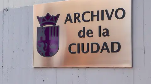 El Archivo Municipal de Torrejón de Ardoz organiza unas jornadas de puertas abiertas para dar a conocer su patrimonio documental Placa del Archivo Municipal de Torrejón de Ardoz