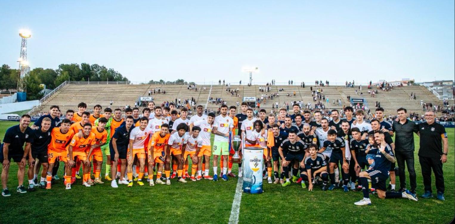 El Valencia se lleva el Trofeo Juan Fuster Zaragoza (1-3) El Valencia se lleva el Trofeo Juan Fuster Zaragoza (1-3)