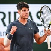 Carlos Alcaraz, en su partido en Roland Garros.