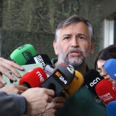 Joan Caball, en una atenció a mitjans de comunicació.
