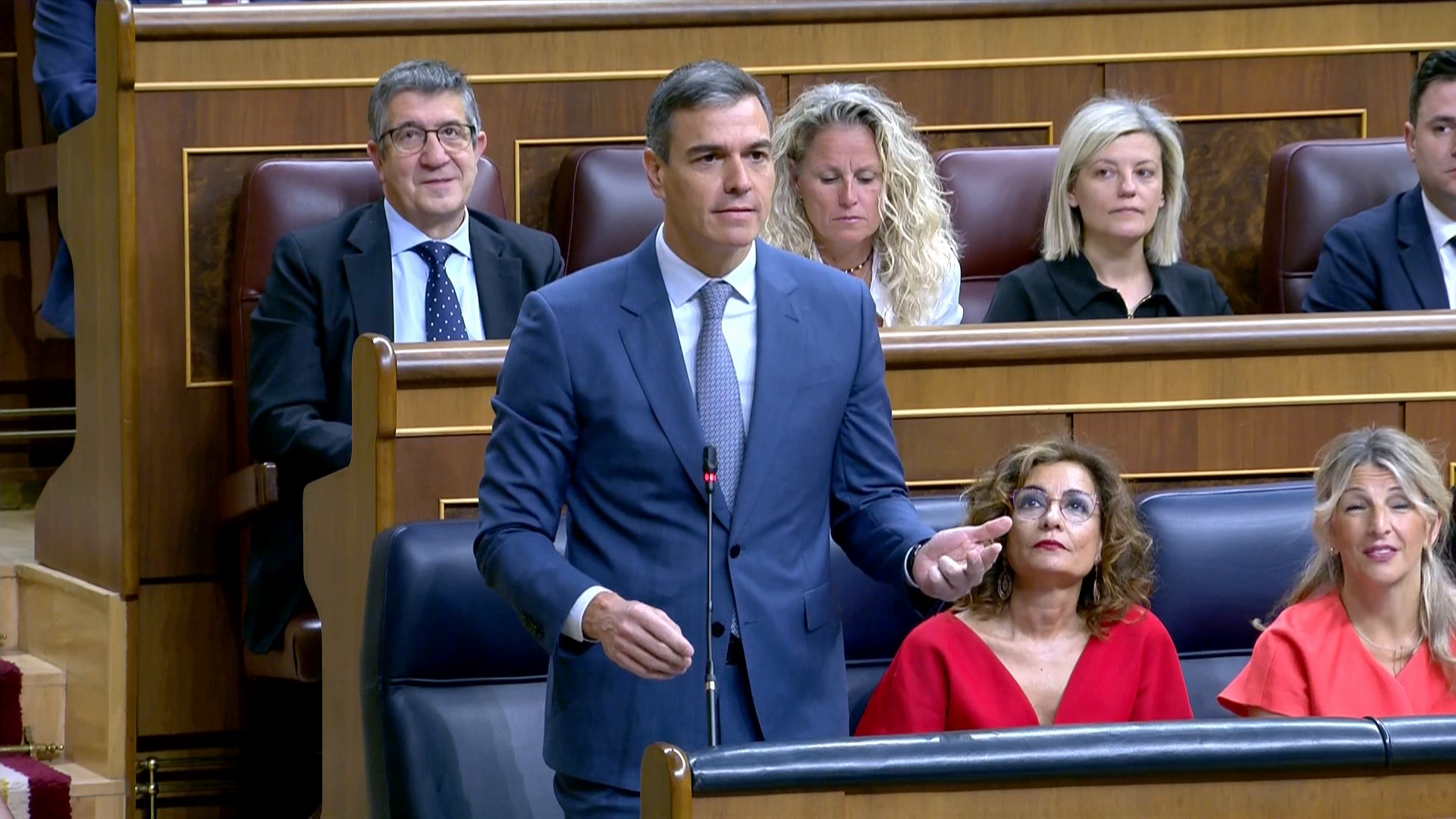Feijóo acusa a Sánchez de "saber y tapar" los negocios de Begoña Gómez: "La Moncloa está investigada por corrupción" Feijóo acusa a Sánchez de "saber y tapar" los negocios de Begoña Gómez: "La Moncloa está investigada por corrupción"