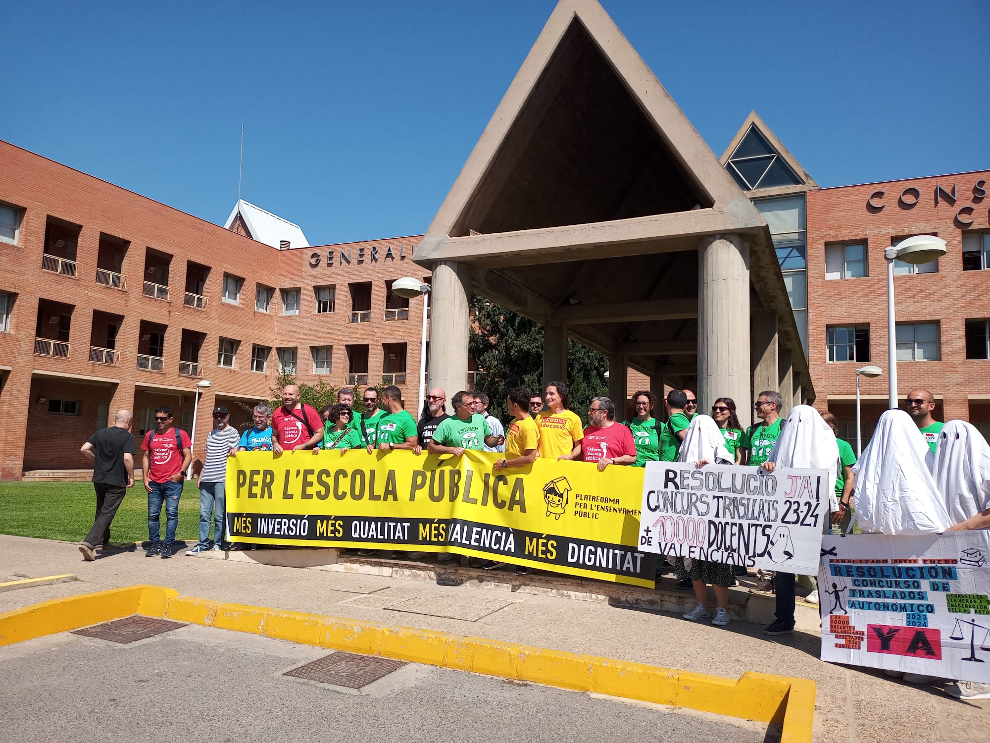 La Plataforma en Defensa de l´Ensenyament Públic reitera que reducir la plantilla del profesorado empeorará la calidad educativa en la Comunitat Valenciana La Plataforma en Defensa de l´Ensenyament Públic reitera que reducir la plantilla del profesorado empeorará la calidad educativa en la Comunitat Valenciana