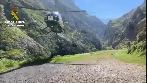 Rescate de senderistas en Cabrales Rescate de senderistas en Cabrales
