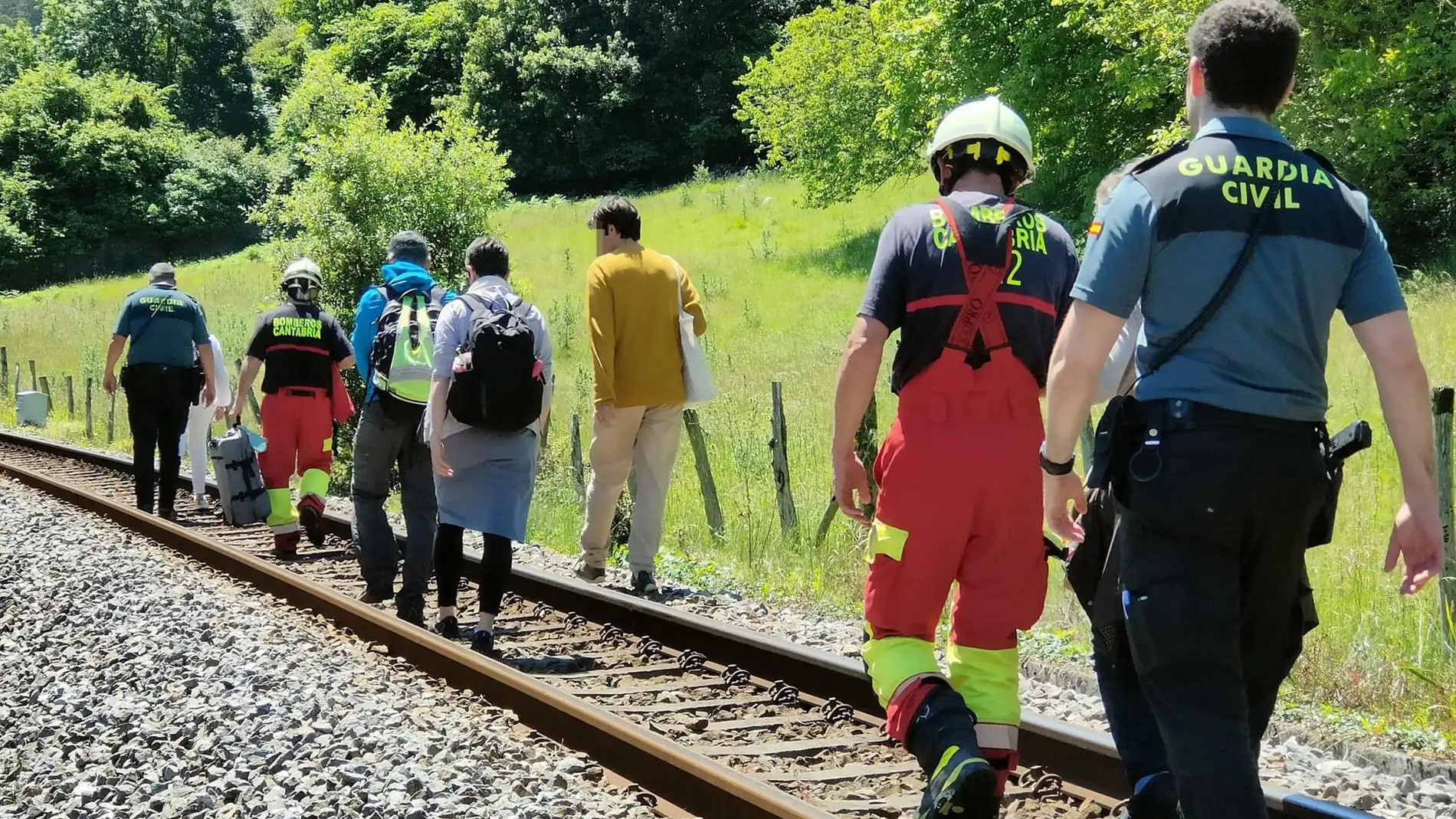 Evacuados los viajeros de un tren averiado entre Limpias y Carasa