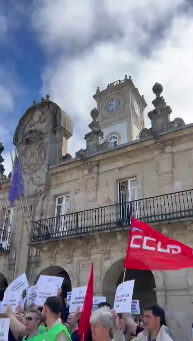 Protesta de los funcionarios del concello para exigir el pago de las horas extra Protesta de los funcionarios del concello para exigir el pago de las horas extra