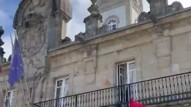 Protesta de los funcionarios del concello para exigir el pago de las horas extra