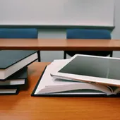 Tecnologia y libros conviven en las aulas Tecnologia y libros conviven en las aulas