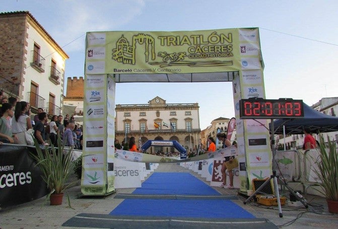 Abiertas las inscripciones para el VI Triatlón Cáceres Ciudad Histórica Abiertas las inscripciones para el VI Triatlón Cáceres Ciudad Histórica