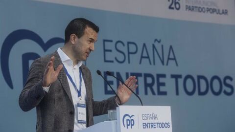 El presidente del PP en la provincia de València, Vicent Mompó, interviene en un acto del PP