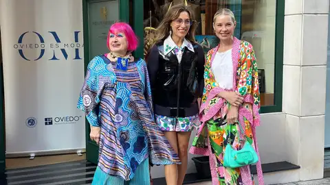 Zandra Rhodes, Celia Bernardo y Soraya Arnelas. Zandra Rhodes, Celia Bernardo y Soraya Arnelas