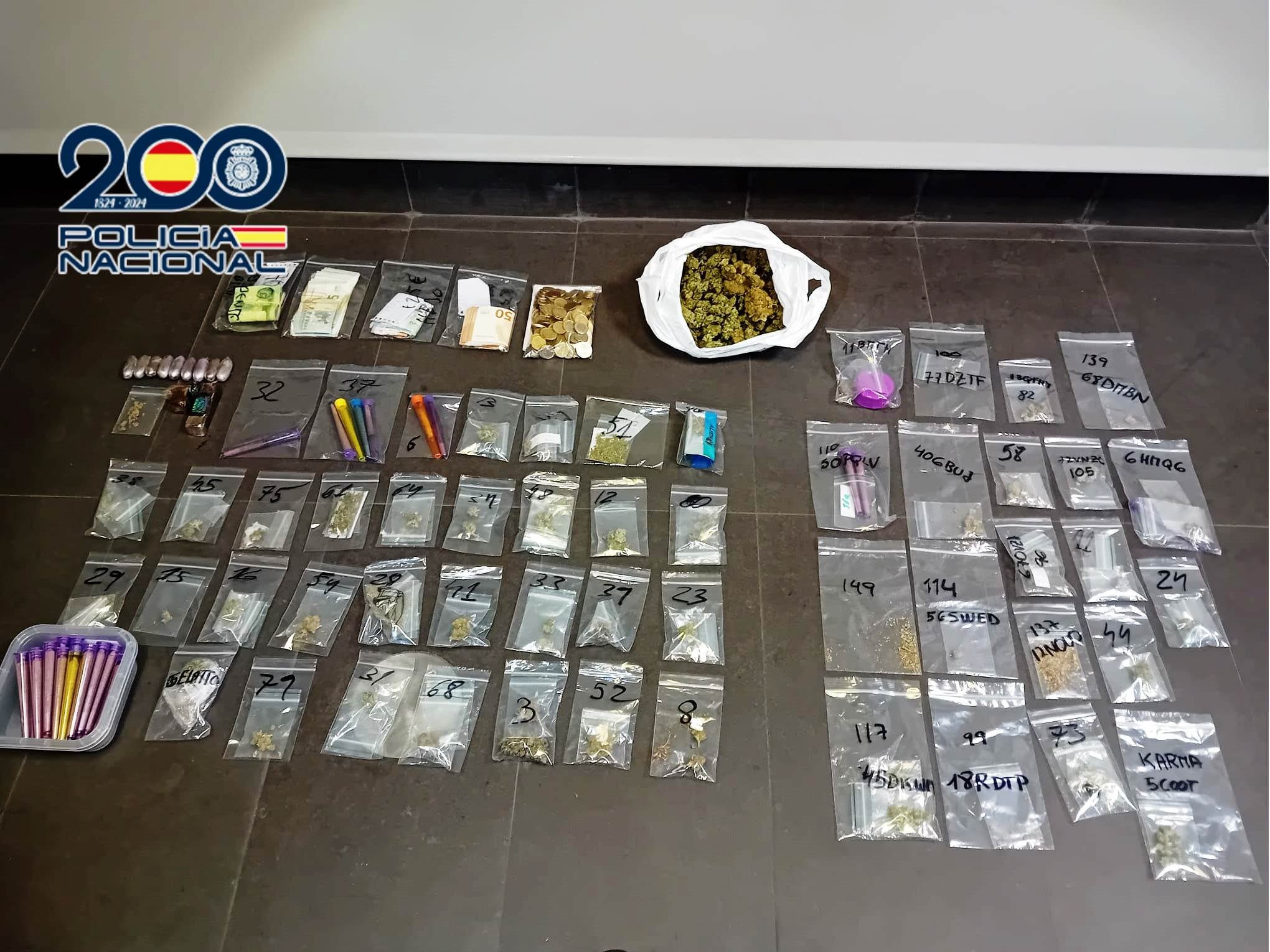 Cuatro detenidos en Alicante por vender drogas desde un club cannábico Cuatro detenidos en Alicante por vender drogas desde un club cannábico