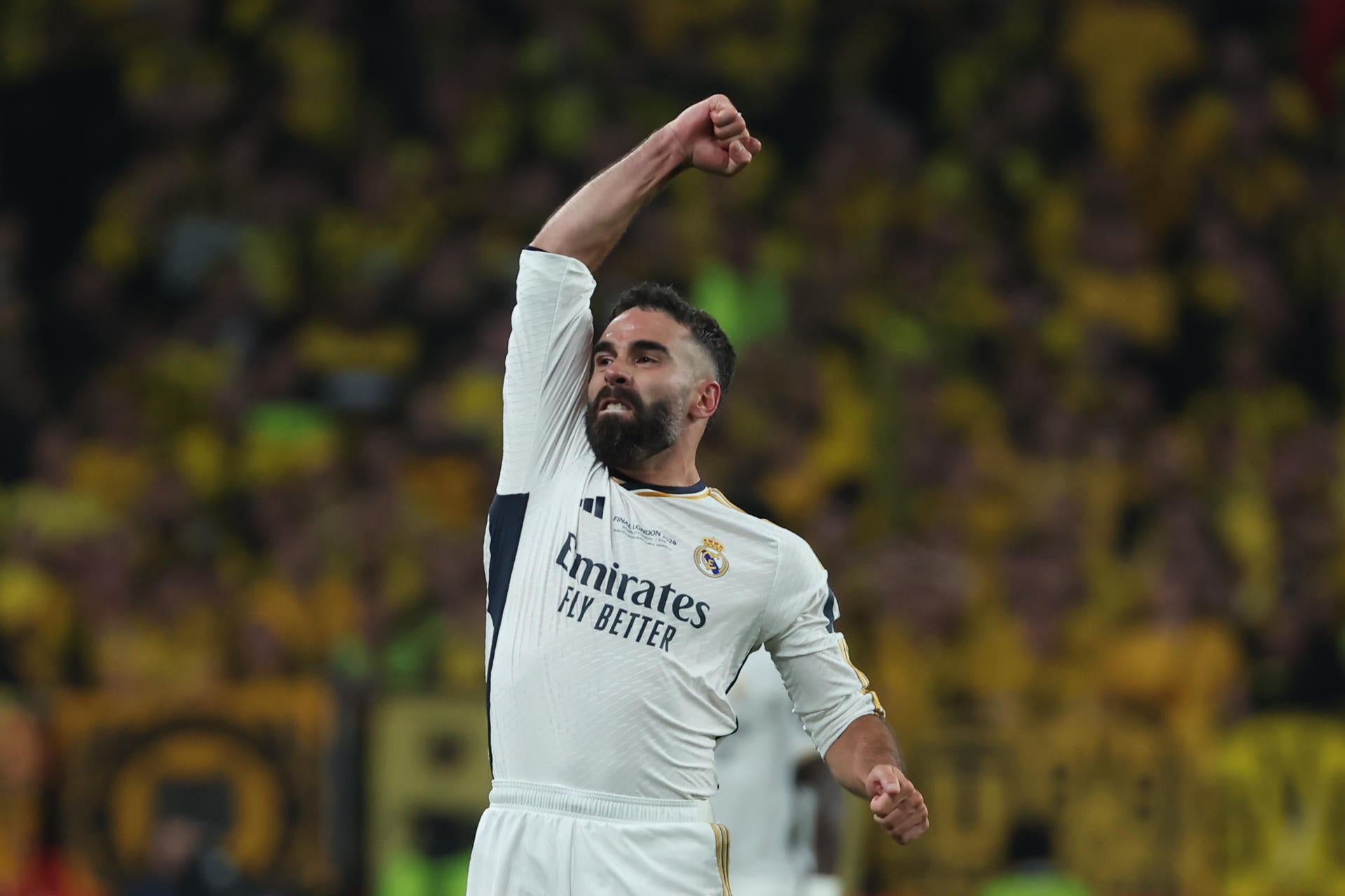 Carvajal, elegido mejor jugador de la final, en una noche que le consagra como leyenda blanca Carvajal, elegido mejor jugador de la final, en una noche que le consagra como leyenda blanca
