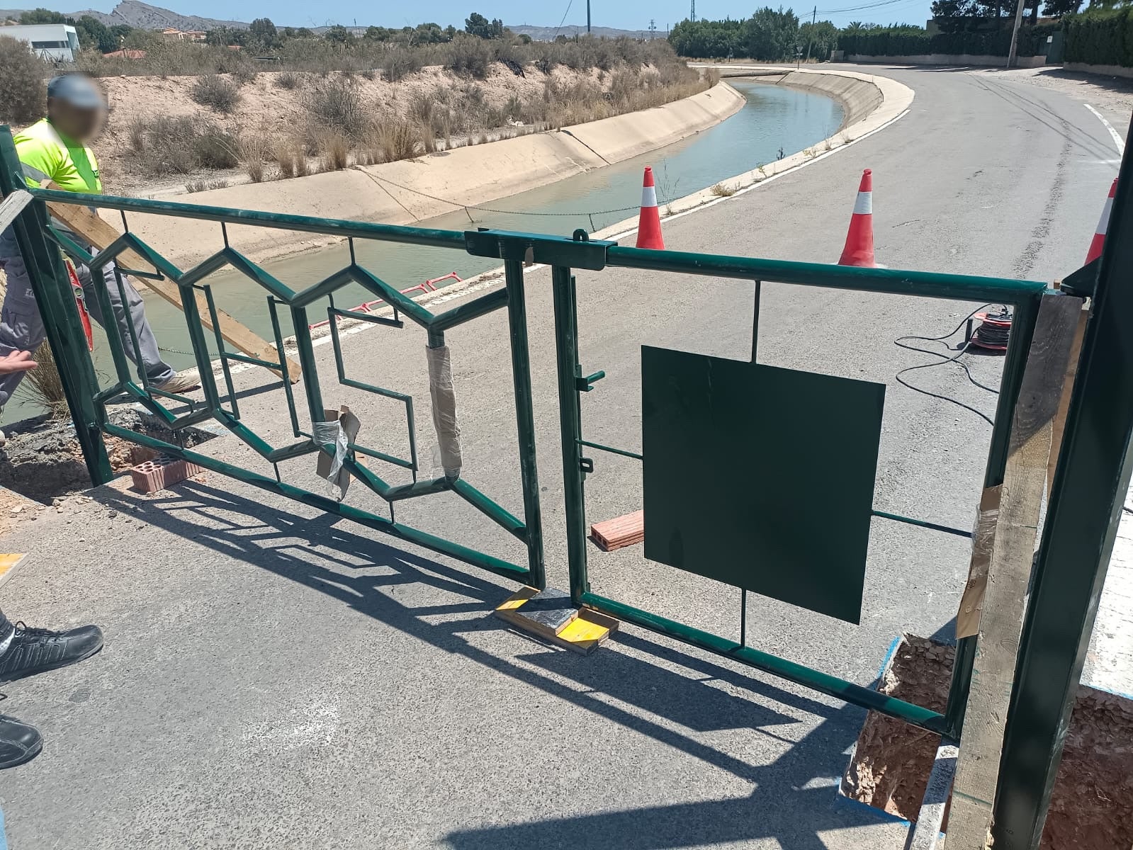 La alcaldesa de Crevillent exige a la CHS una reunión tras la instalación de puertas metálicas en el camino del Trasvase La alcaldesa de Crevillent exige a la CHS una reunión tras la instalación de puertas metálicas en el camino del Trasvase
