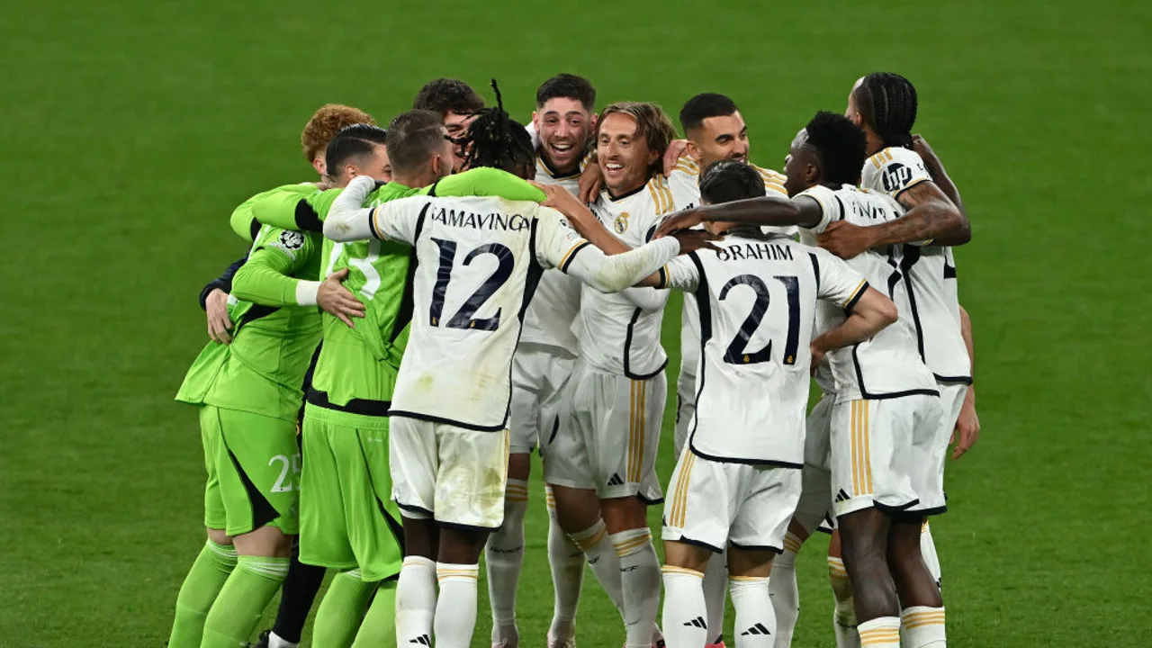 Los jugadores del Real Madrid celebran la victoria en la Decimoquinta