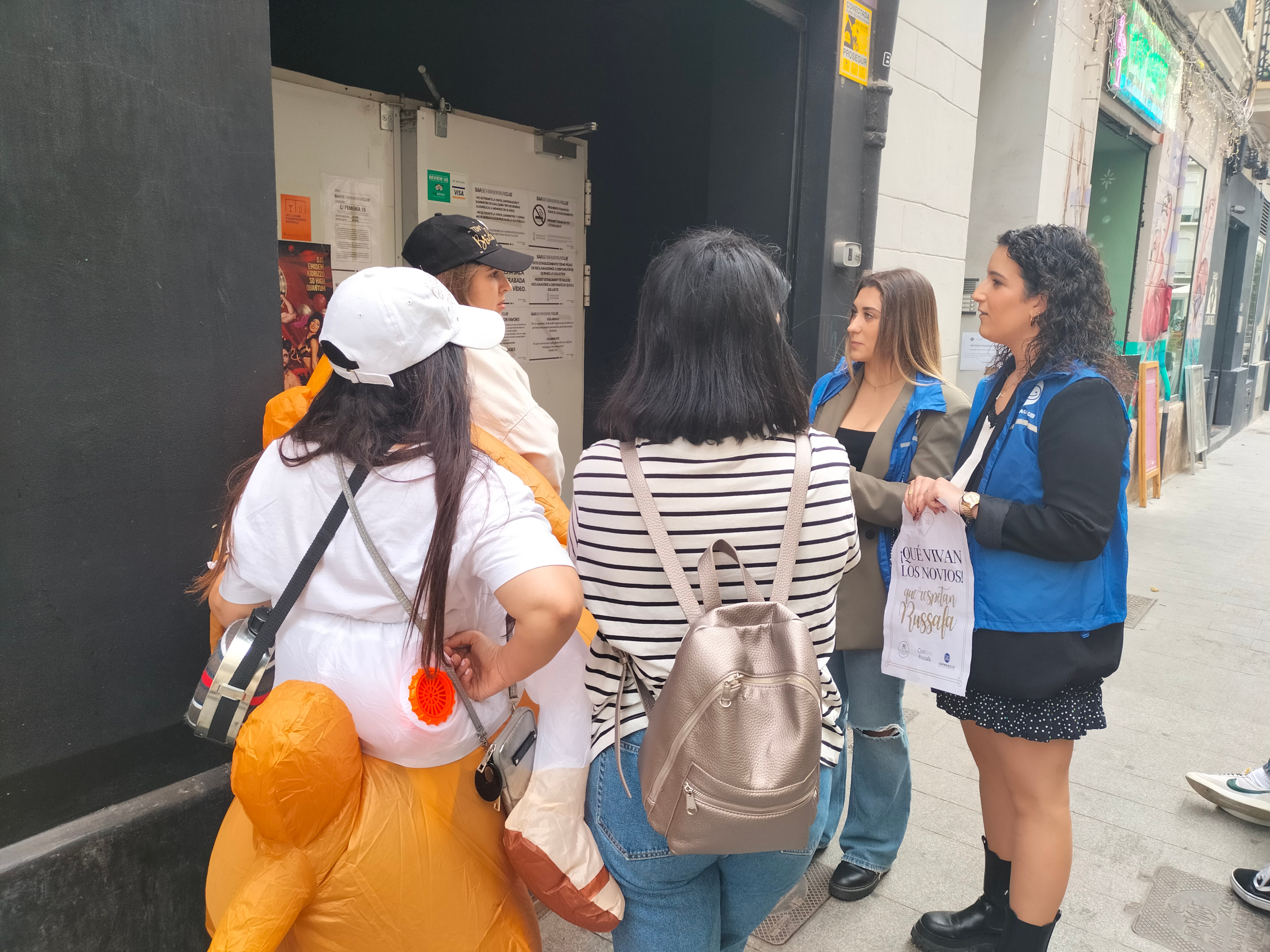 Hosteleros y el Ayuntamiento de València amplían la campaña informativa sobre un ocio responsable durante las despedidas de soltera/o en la ciudad Hosteleros y el Ayuntamiento de València amplían la campaña informativa sobre un ocio responsable durante las despedidas de soltera/o en la ciudad