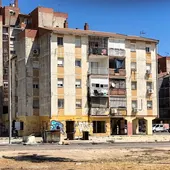 Imagen de archivo de un edificio del barrio de las Tres Mil Viviendas de Sevilla. Imagen de archivo de un edificio del barrio de las Tres Mil Viviendas de Sevilla.