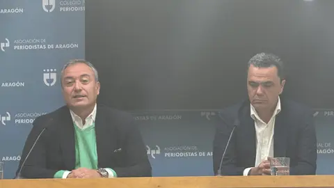 Vera y Enrique Fernández en la rueda de prensa donde ha anunciado su renuncia a comprar Leciñena Vera y Enrique Fernández en la rueda de prensa donde ha anunciado su renuncia a comprar Leciñena