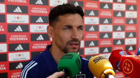 Jesús Navas atiende a los medios en Las Rozas. Jesús Navas atiende a los medios en Las Rozas.