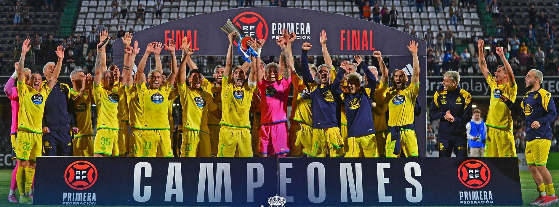 Vacaciones para jugadores y técnicos, trabajo a destajo en la Plaza de Pontevedra para diseñar el futuro Deportivo Vacaciones para jugadores y técnicos, trabajo a destajo en la Plaza de Pontevedra para diseñar el futuro Deportivo