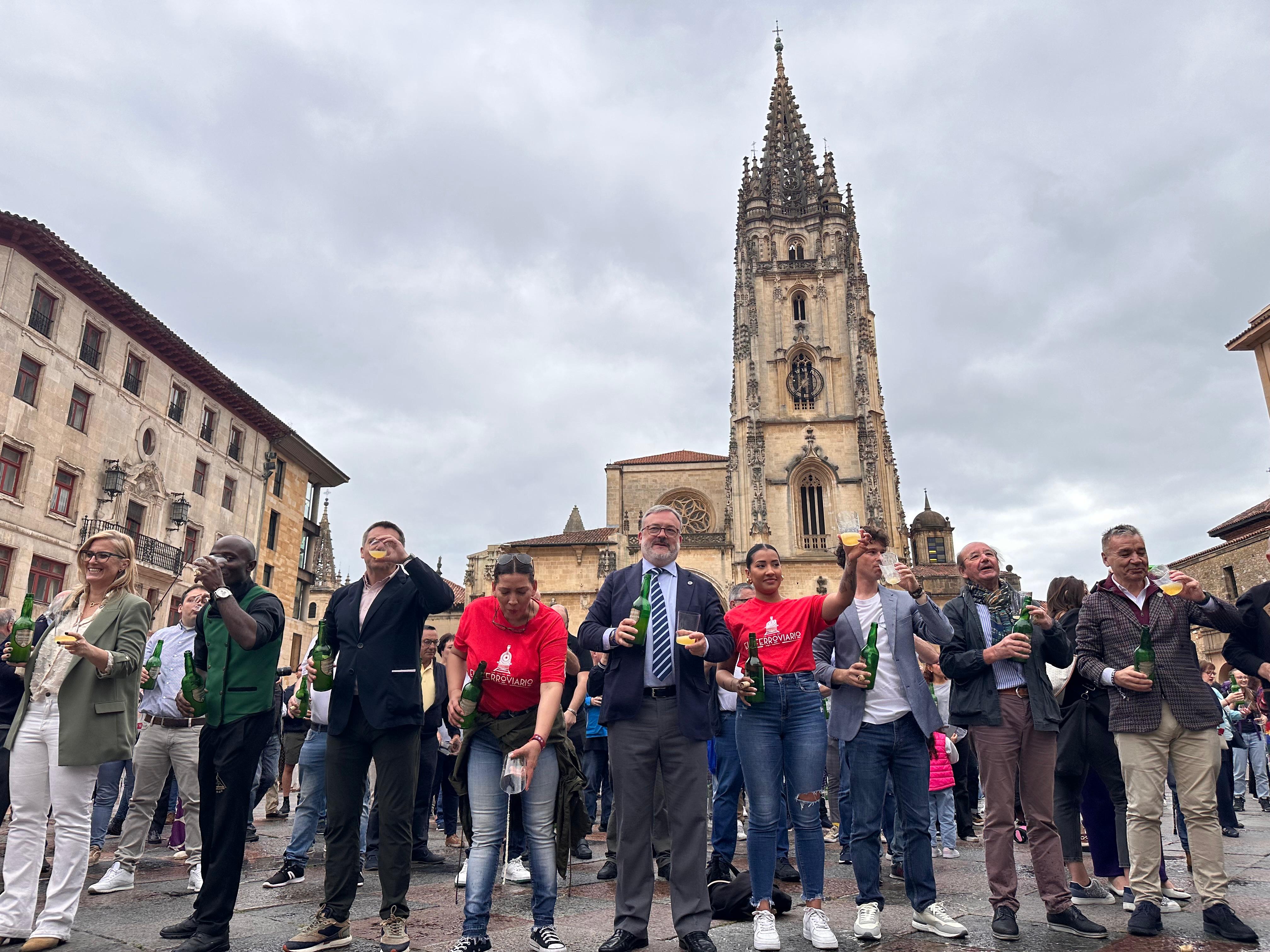 Oviedo reivindica su tradición sidrera en el Día Mundial Oviedo reivindica su tradición sidrera en el Día Mundial
