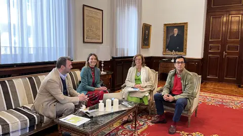 La Diputación renueva su colaboración con el Colegio de Farmacéuticos que este año se incrementa hasta 84.000 euros para apoyar el programa “Unidosis" .