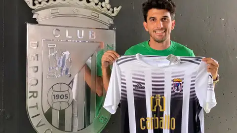 Álex Herrera se convierte en el primer refuerzo del CD Badajoz de cara a la próxima temporada Álex Herrera se convierte en el primer refuerzo del CD Badajoz de cara a la próxima temporada