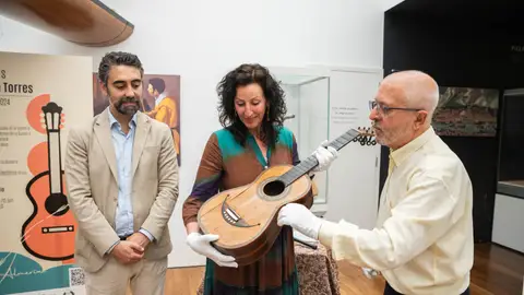Almería adquiere la segunda guitarra más antigua del maestro Antonio de Torres ONDA CERO ALMERIA