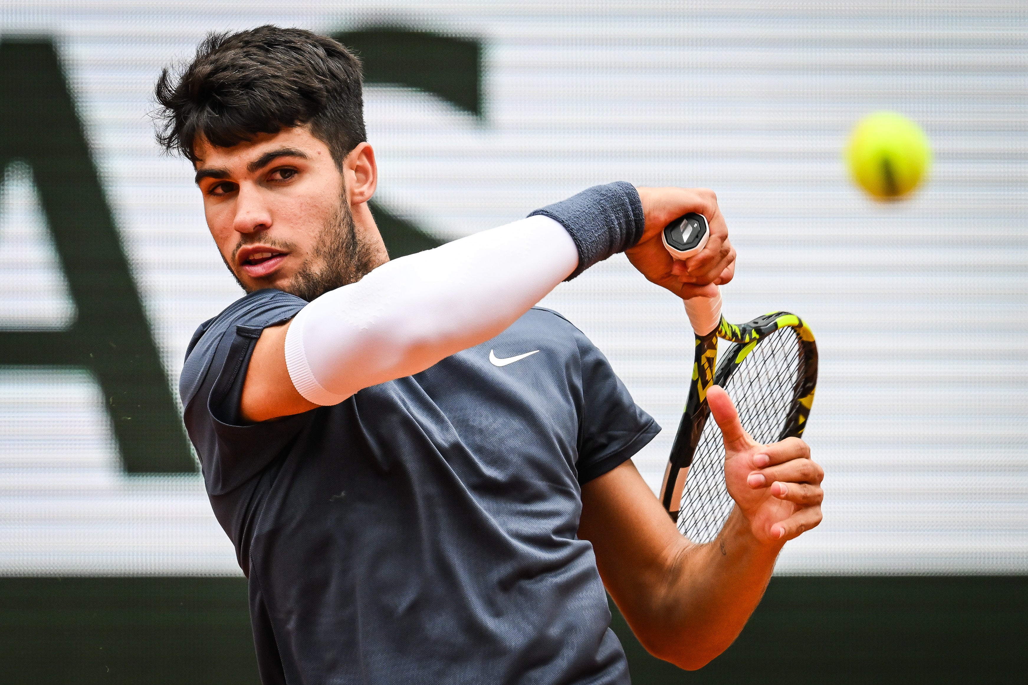 Alcaraz supera a Tsitsipas camino a la semifinal ante Sinner en Roland Garros Alcaraz supera a Tsitsipas camino a la semifinal ante Sinner en Roland Garros