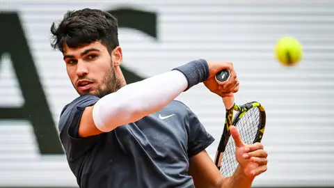 Alcaraz supera a Tsitsipas camino a la semifinal ante Sinner en Roland Garros Alcaraz supera a Tsitsipas camino a la semifinal ante Sinner en Roland Garros