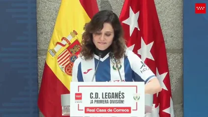 El viral lapsus de Ayuso en la felicitaci&oacute;n al Legan&eacute;s que ha levantado el murmullo de los presentes