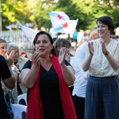 Imaxe de Ana Miranda, acompañada por Ana Pontón, nun mítin en Ourense. Foto: BNG. Imaxe de Ana Miranda, acompañada por Ana Pontón, nun mítin en Ourense. Foto: BNG.