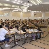 Alumnos haciendo las pruebas de la EvAU en el campus de Ciudad Real