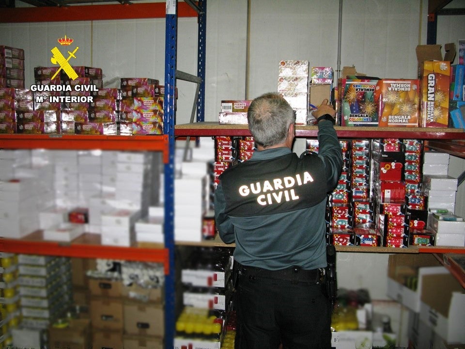 Intervenidos en Alicante, Elche y Crevillent 120 kilos de artificios pirotécnicos Intervenidos en Alicante, Elche y Crevillent 120 kilos de artificios pirotécnicos