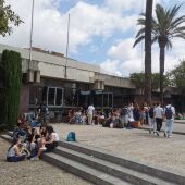 La Facultat d'Economia de la UB, una de les seus de les PAU, aquest dimarts al matí