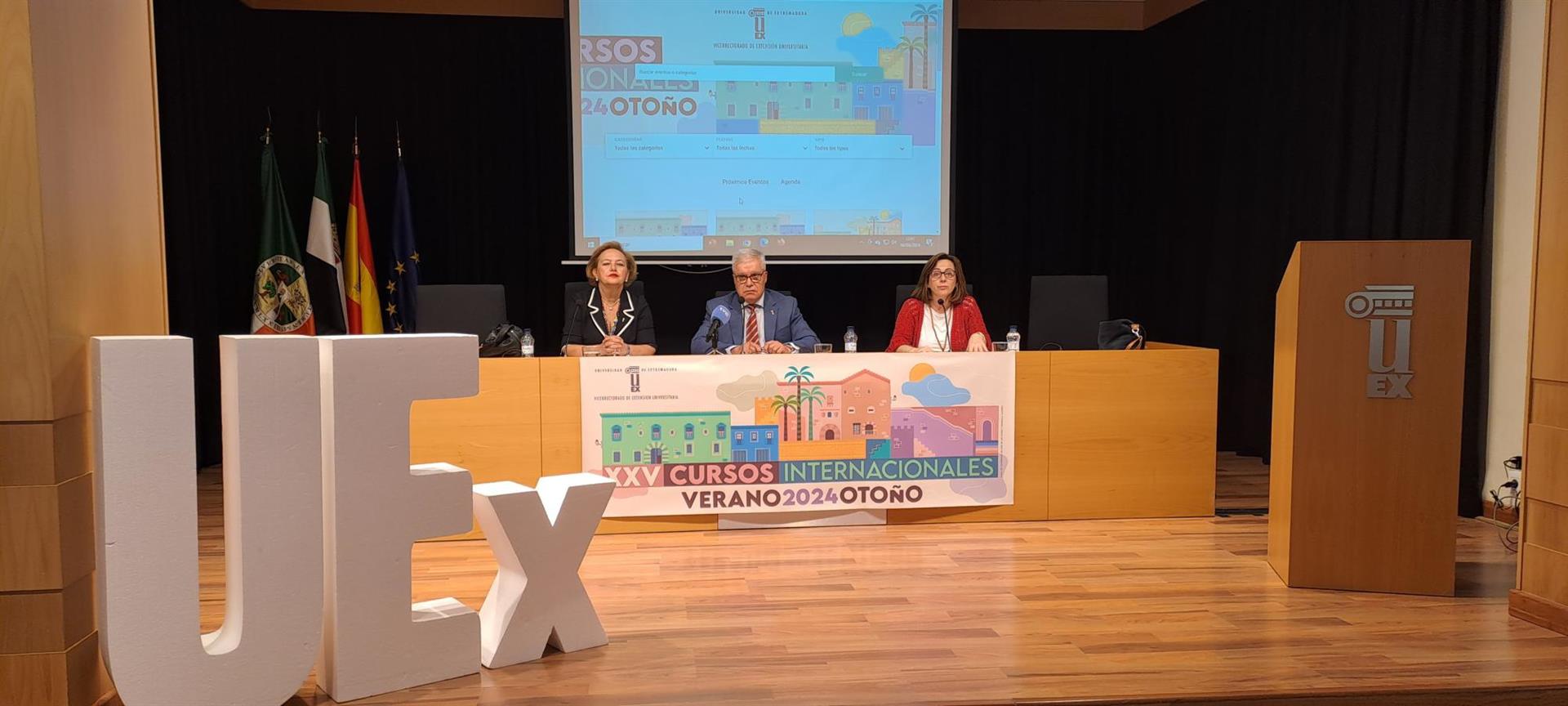 La Universidad de Extremadura ofrecerá 24 cursos internacionales de verano-otoño, cinco más que el año pasado La Universidad de Extremadura ofrecerá 24 cursos internacionales de verano-otoño, cinco más que el año pasado
