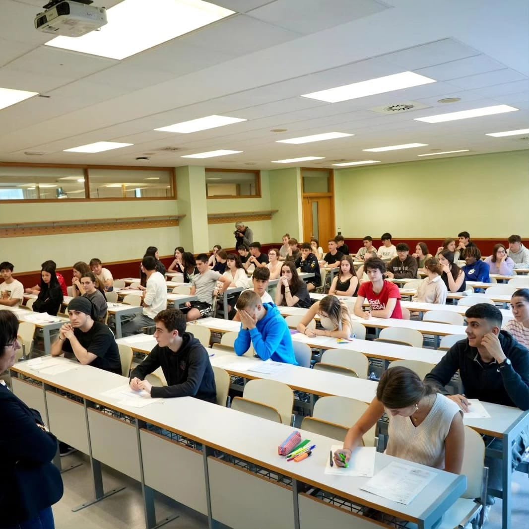 'Mejor de lo que esperaba', coinciden los estudiantes tras el primer examen de selectividad 'Mejor de lo que esperaba', coinciden los estudiantes tras el primer examen de selectividad