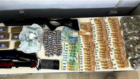 Drogas, armas y dinero decomisado Drogas, armas y dinero decomisado