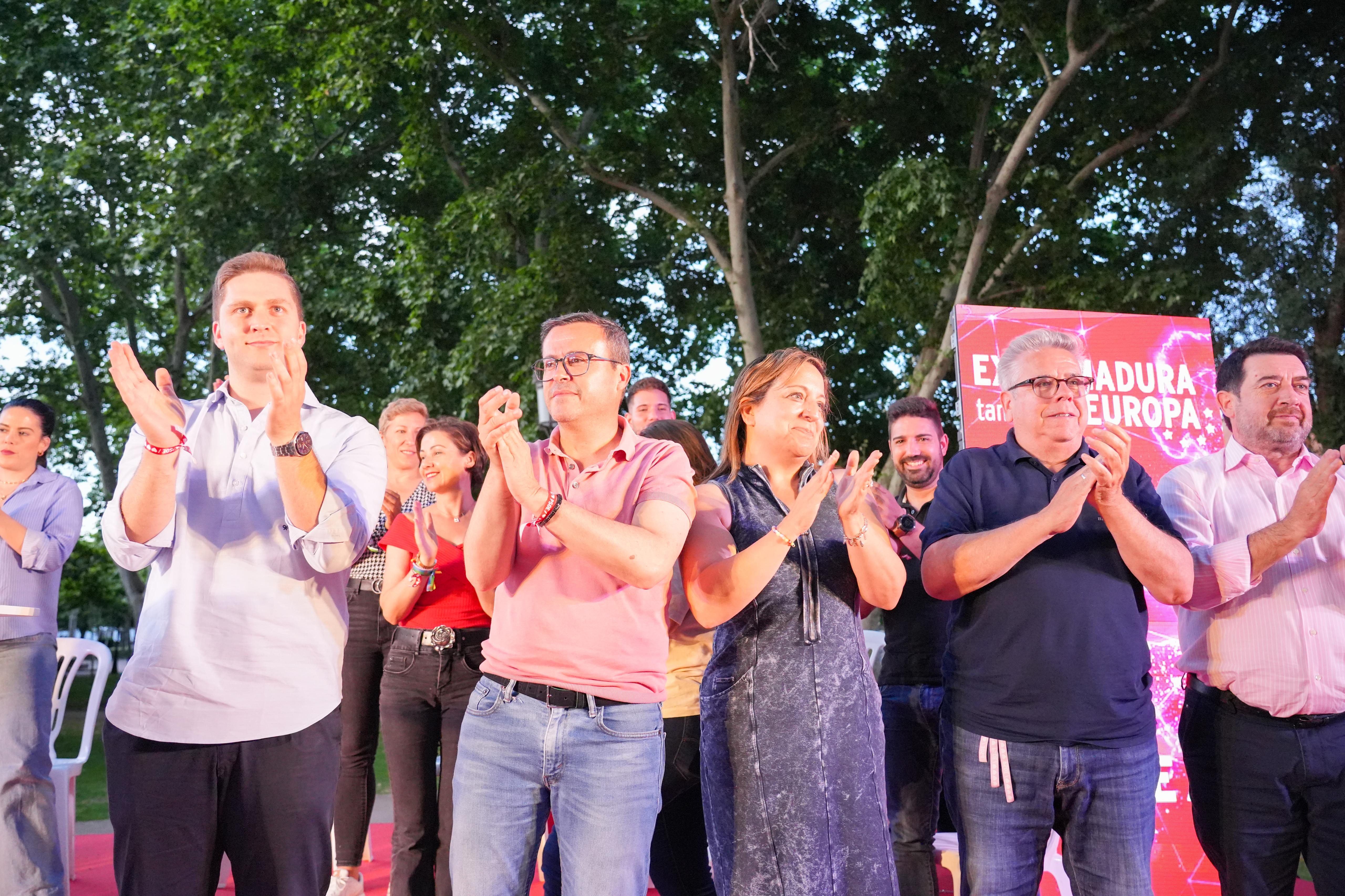 Gallardo se pregunta qué Núñez Feijóo acudirá este miércoles a Extremadura y si nos confundirá con Andalucía, Portugal o Argentina Gallardo se pregunta qué Núñez Feijóo acudirá este miércoles a Extremadura y si nos confundirá con Andalucía, Portugal o Argentina