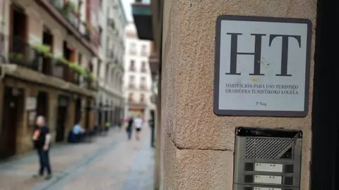 El ministerio de Consumo se propone sancionar la publicidad de los pisos turísticos ilegales El ministerio de Consumo se propone sancionar la publicidad de los pisos turísticos ilegales