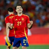 Mikel Oyarzabal celebre uno de sus goles a Andorra
