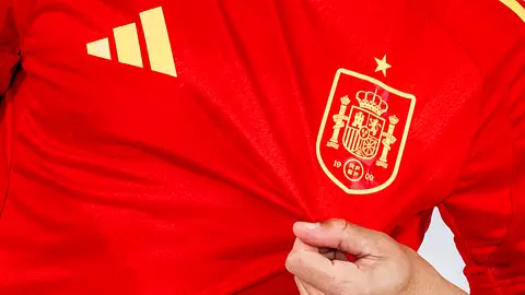La Selección Española de fútbol juega en Badajoz tras tres años de su último encuentro. La Selección Española de fútbol juega en Badajoz tras tres años de su último encuentro.