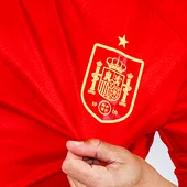La Selección Española de fútbol juega en Badajoz tras tres años de su último encuentro. La Selección Española de fútbol juega en Badajoz tras tres años de su último encuentro.