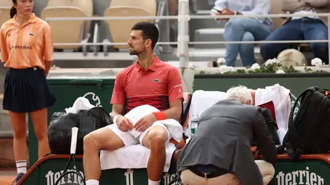 Djokovic decide operarse para intentar llegar a los Juegos Djokovic decide operarse para intentar llegar a los Juegos