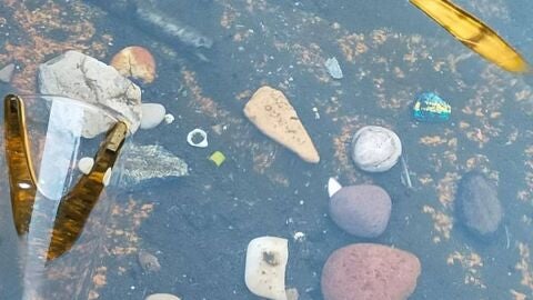 Apatrigal señala que las piedras con mensajes que localizaron en la fuente de Platerías daña la imagen de la ciudad