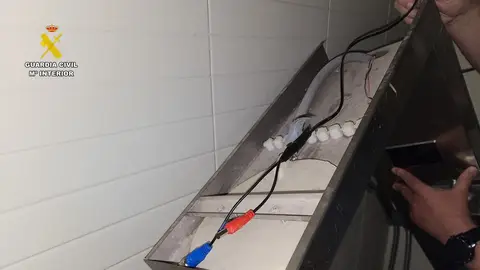 Uno de los dispositivos de grabación de vídeo incautadas al detenido en Sax. Uno de los dispositivos de grabación de vídeo incautadas al detenido en Sax.